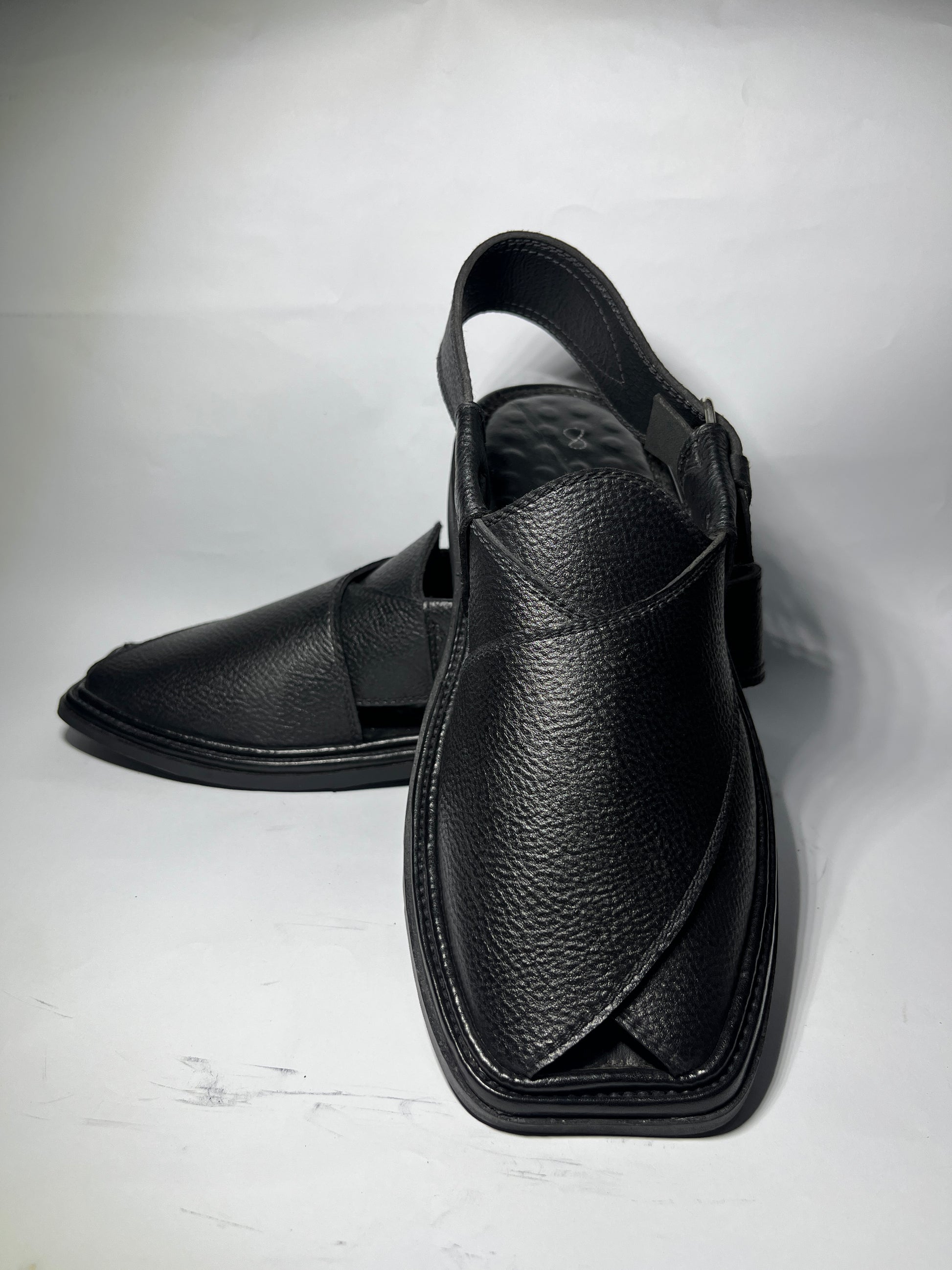 Kaptaan Black Peshawari Chappal - Close Up
